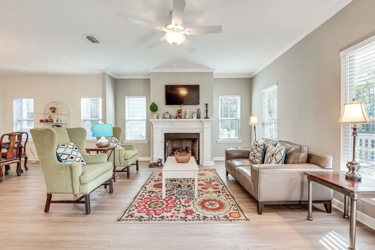 4 Bedrooms Cottage