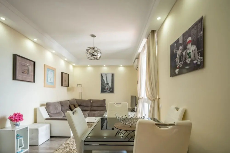 America Apartment by HR Madeira