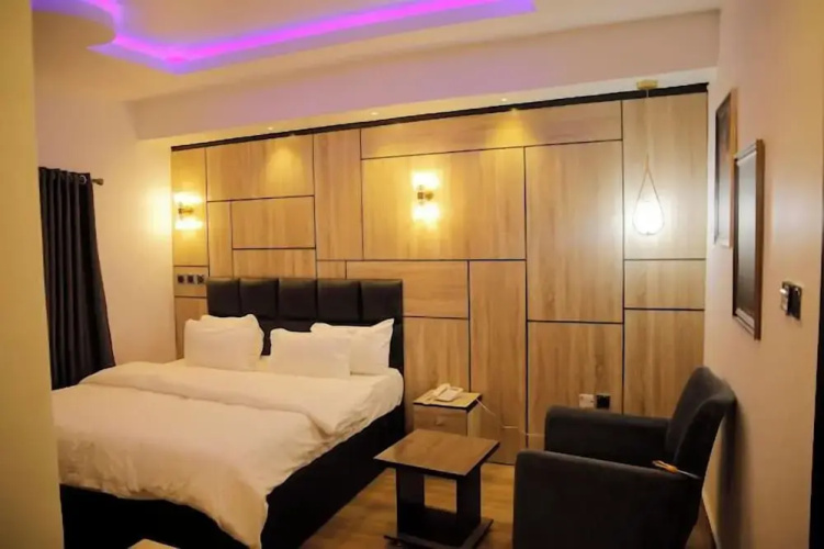 Hillview Hotel