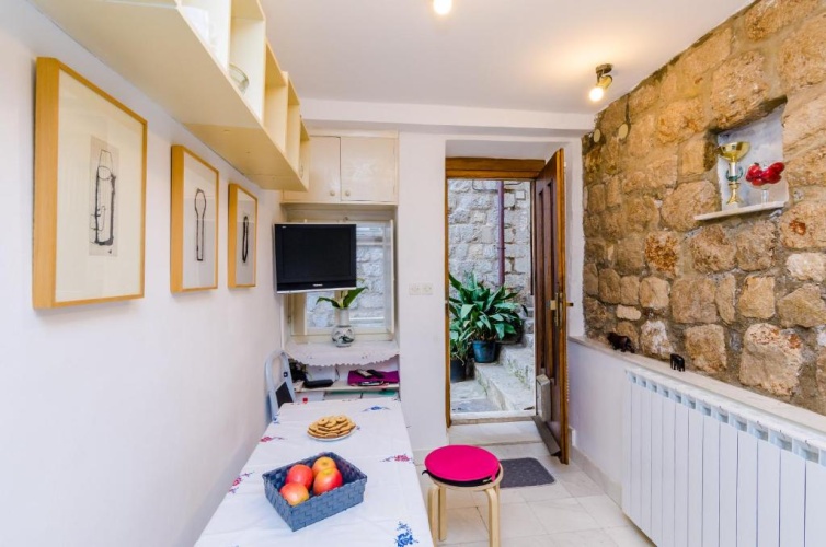 2 Bedrooms Apartment with city view