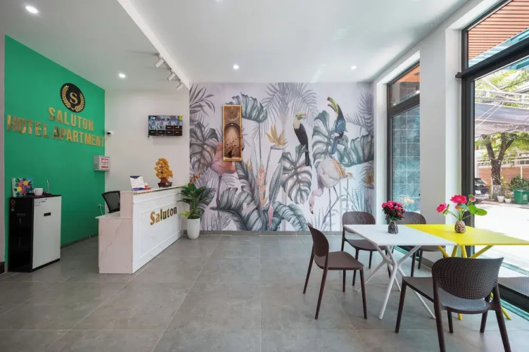 Saluton House