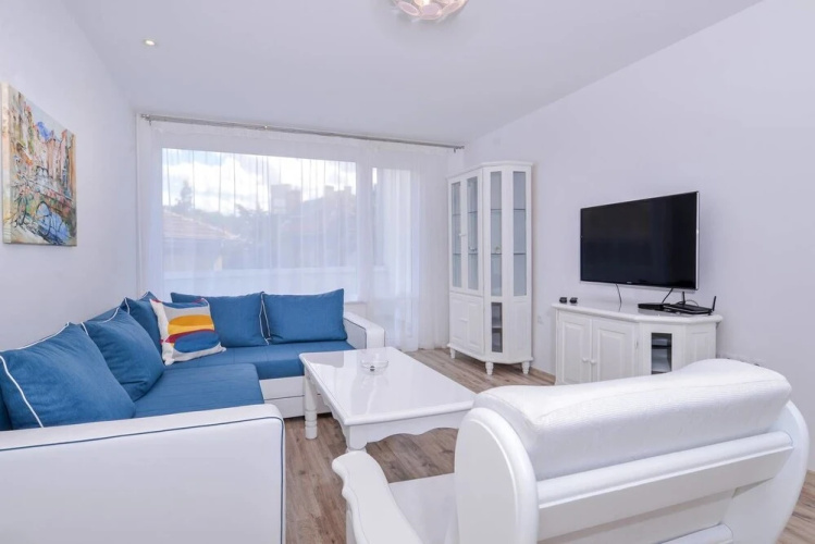 FM Deluxe 2-BDR Apartment - Simplisico