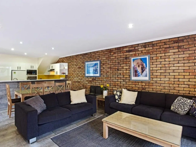 4 Bedrooms Cottage
