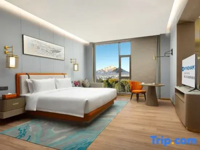 Executive Double Suite with mountain view