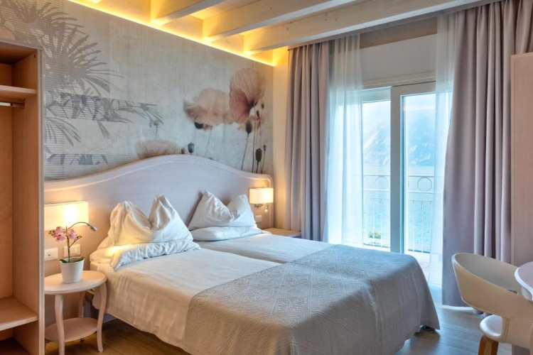 Deluxe Twin room with sea view