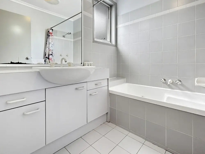 3-bed With Alfresco Dining & Pool in Batemans Bay