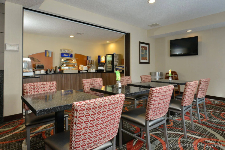 Holiday Inn Express Boston-Milford photo 31