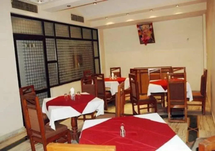 Hotel Madhav Palace