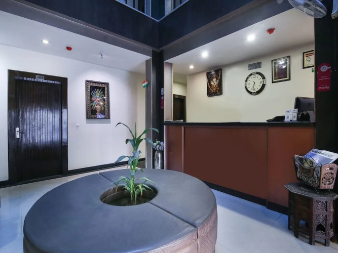 Capital O 9367 Hotel Agra Cantt