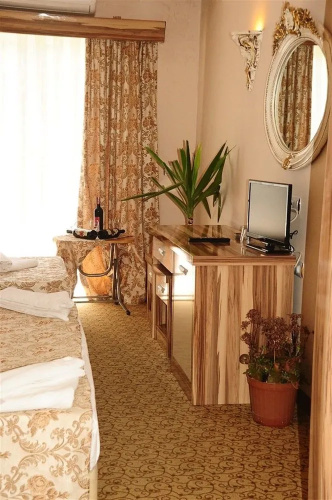 Armir Palace