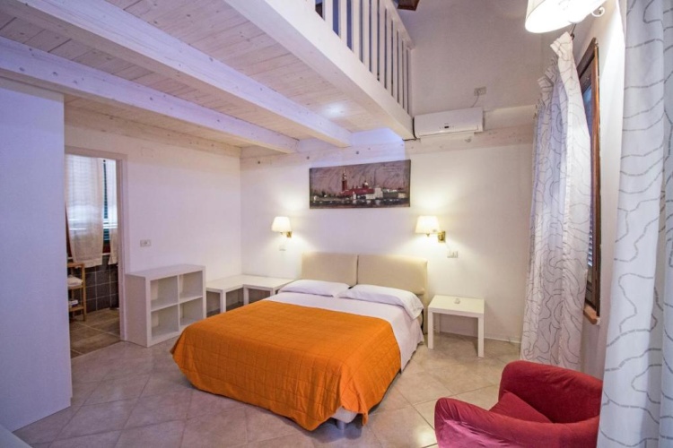 Standard Triple room with balcony