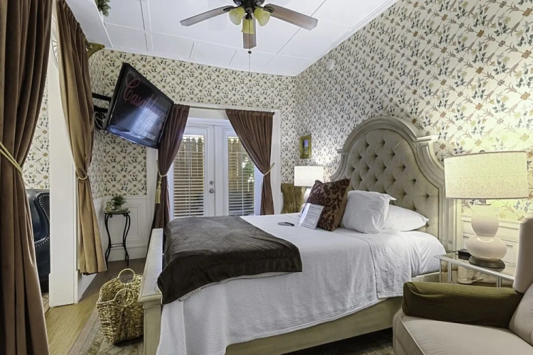 Standard Double Basement room