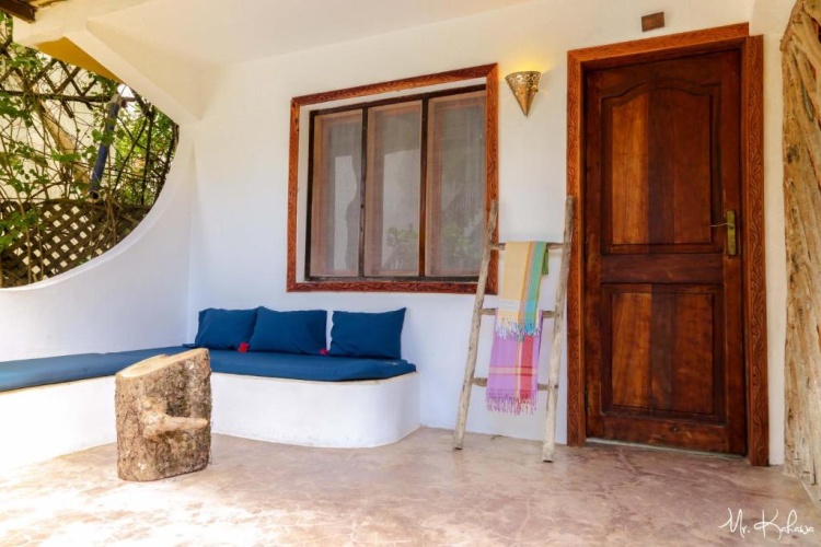 Deluxe Suite with pool view