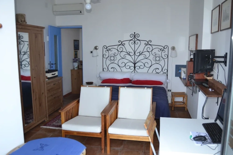 1 Bedroom Cottage with balcony and with sea view