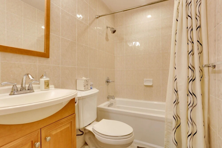 Pools, Hot Tub & More: Bushkill Mountain Getaway!