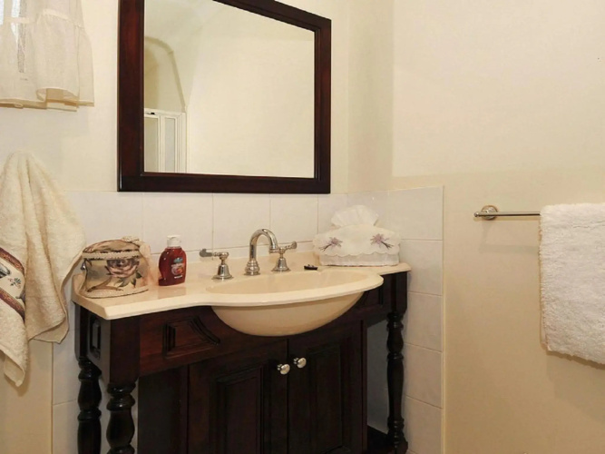 Plum Tree Cottage - warm, cosy & walk to town