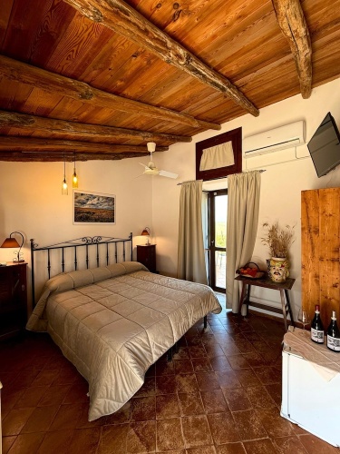 Classic Double room with balcony and with courtyard view