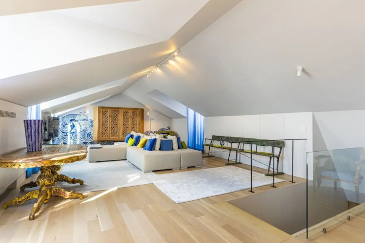 Chiado Rooftop Apartment by Cadenzalux