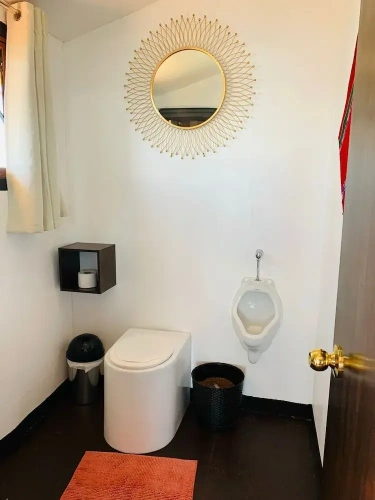 Comfort room