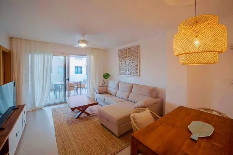 Luxurious Pent House Steps From The Beach. C4