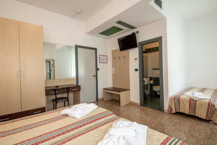 Economy Triple room