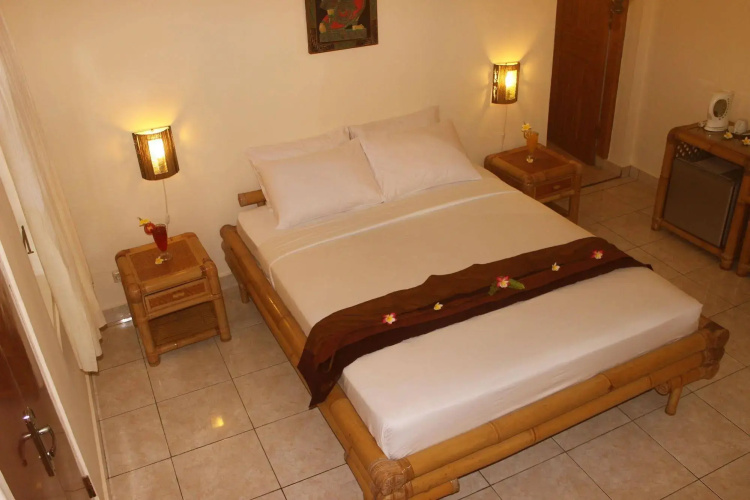 Chonos Hotel Lovina