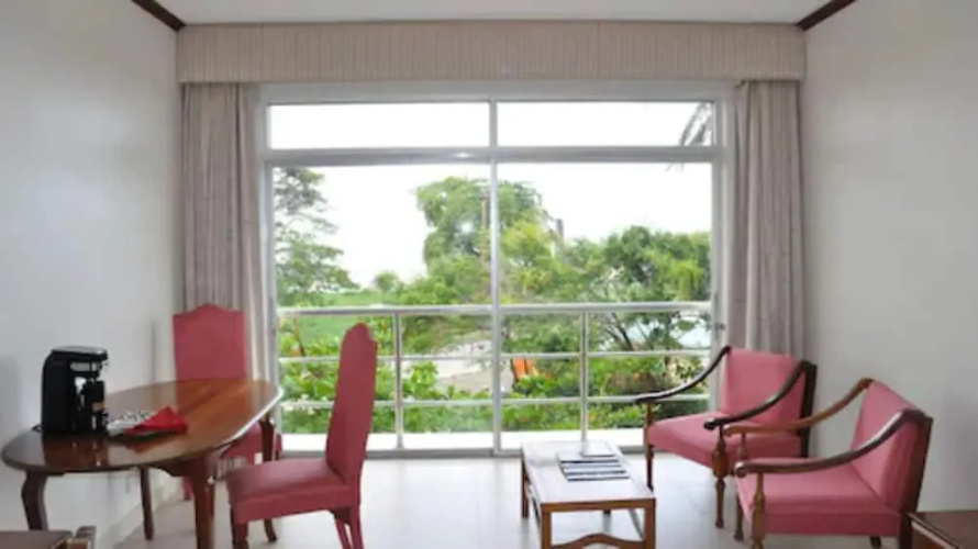 Pegasus Hotel By the Waterfront