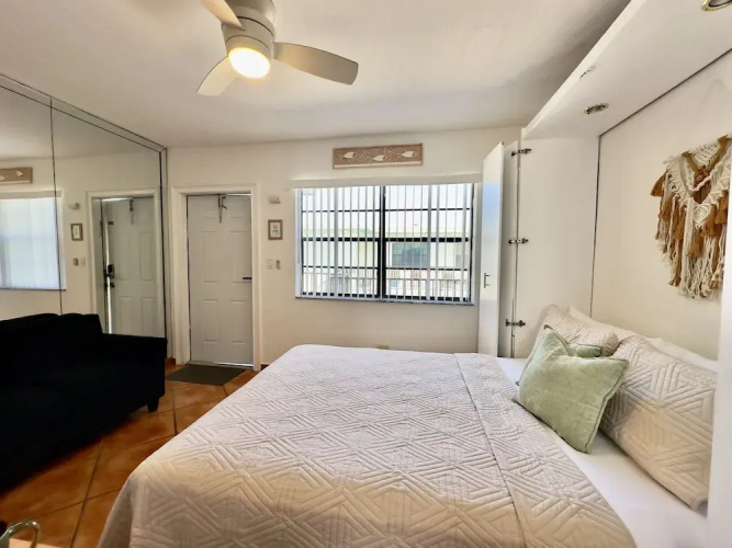Beach Lover s Studio Apartment in Hollywood FL
