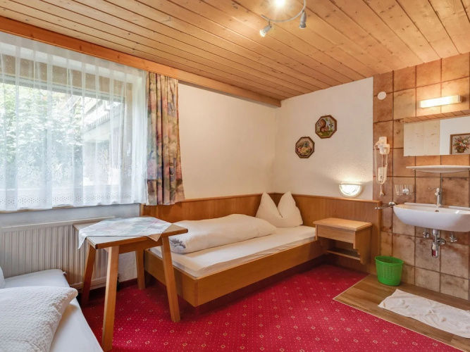 Spacious Apartment in Kappl