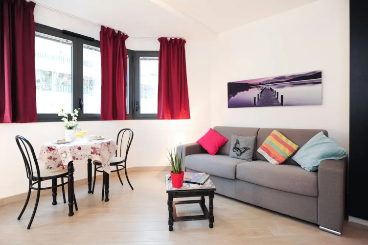 Studio Orange Five Stars Holiday House