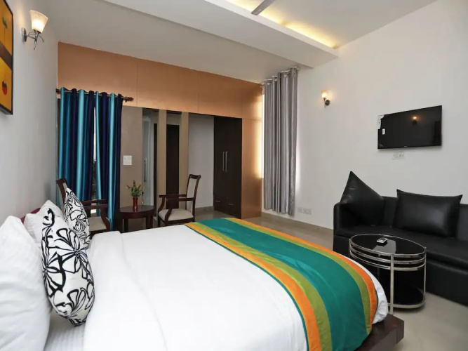 OYO 11872 Heaven Inn