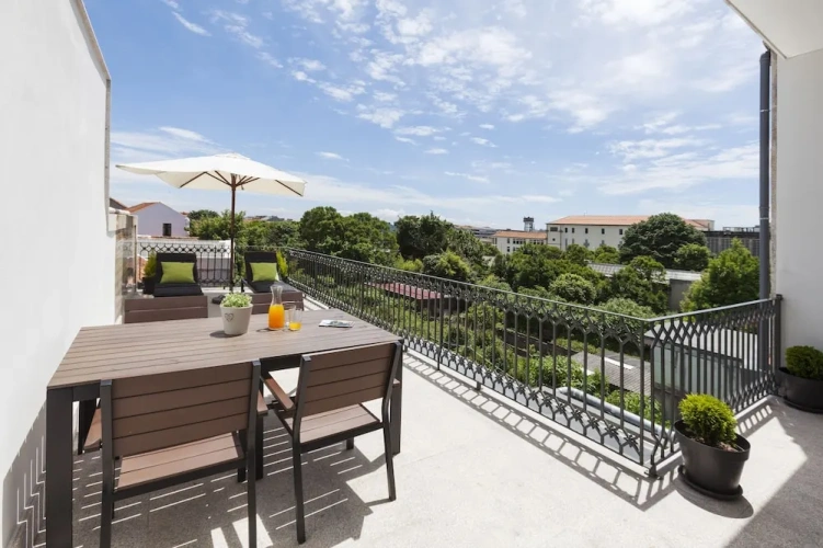 1 Bedroom Deluxe Apartment with balcony and with garden view