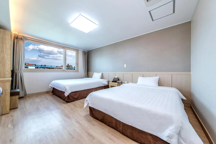 Jungmoon J Hill & City Hotel