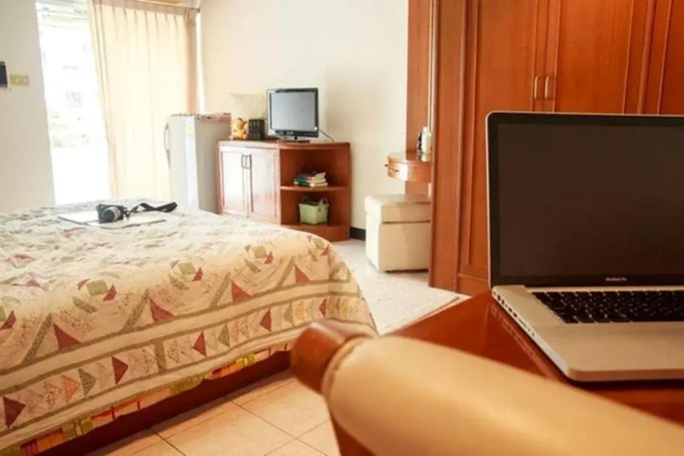Ritratana Apartment