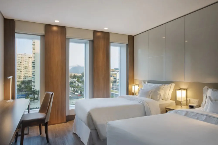 Venit + Mio Barra Hotel