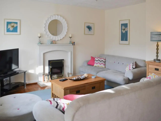 61 Longstone Close