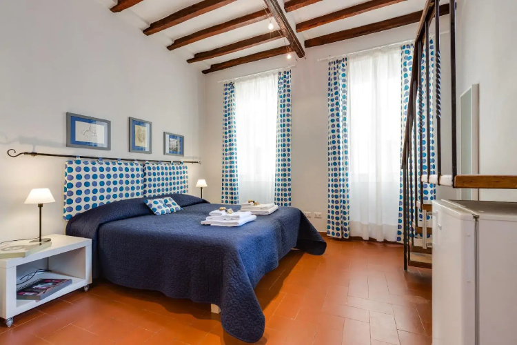 Piazza dei Satiri Apartments