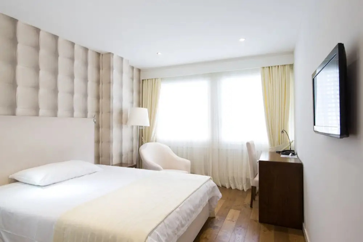 Hotel Alpha