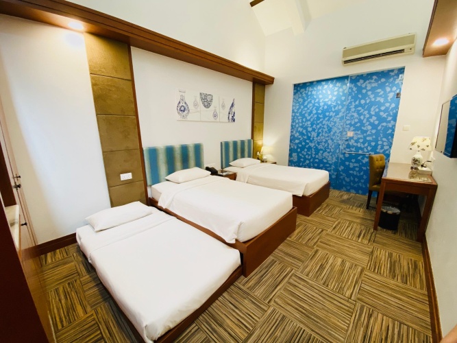 Standard Triple room