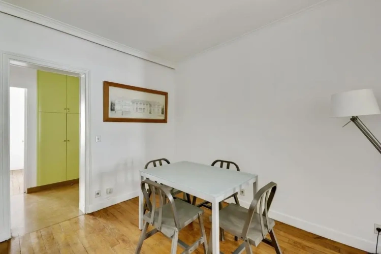 2 Bedrooms Apartment