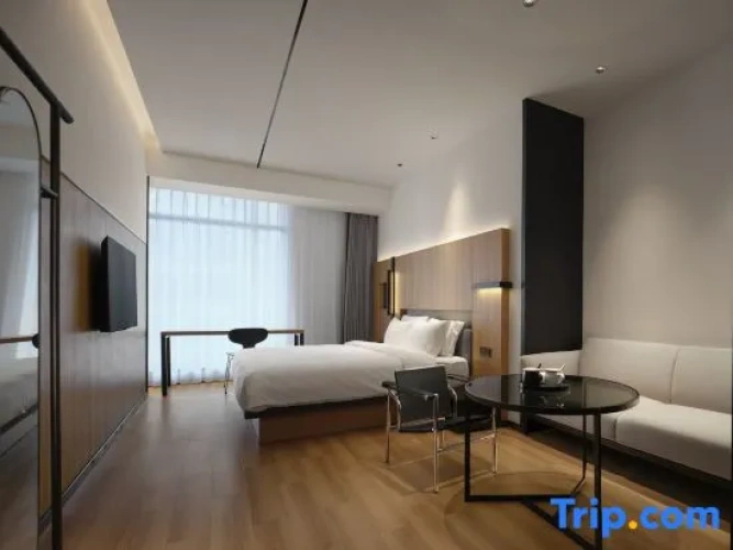 Deluxe Double room with city view
