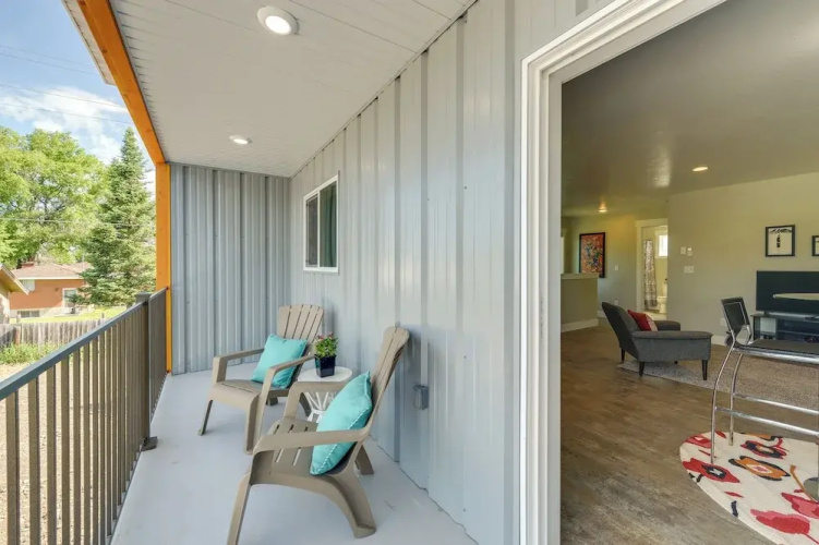 Modern Apt - 7 Mi to St. Anthony Sand Dunes!