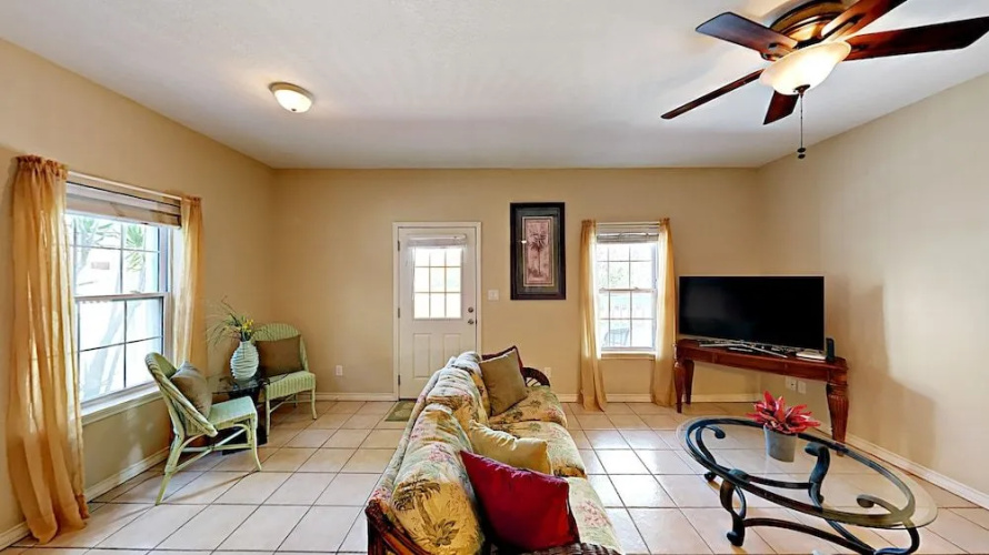 111 E Marlin St Cabin #C - 2 Br cabin by RedAwning