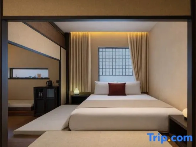 Standard room with courtyard view