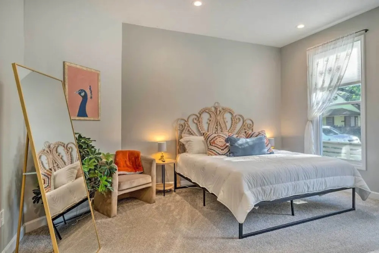 Quaint + Cozy Indianapolis Getaway w/ Yard!