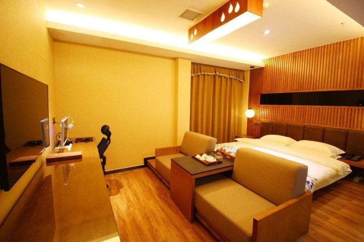 Crystal Pudi Hotel