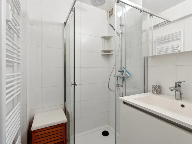 Bright 2-bedroom Apartment