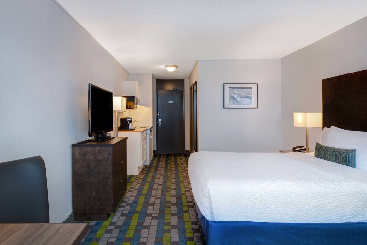 Days Inn by Wyndham Victoria Airport Sidney photo 8