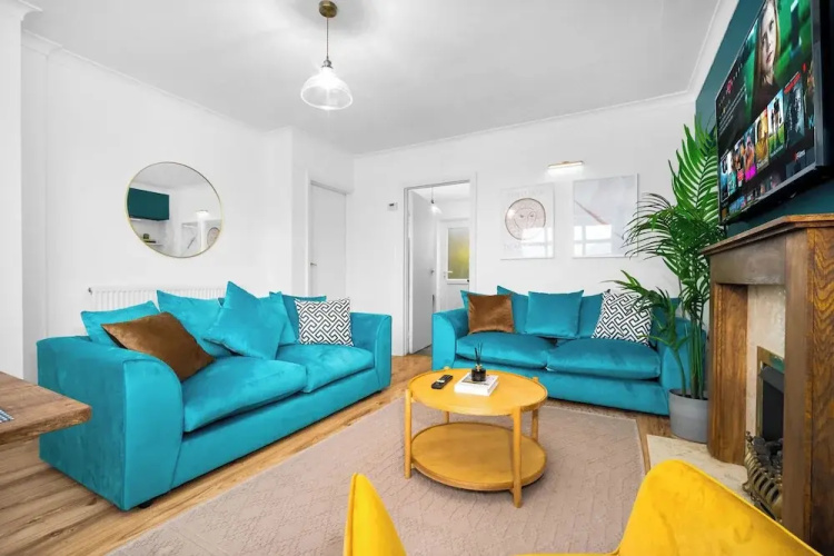 Stylish Three Bedroom Retreat With Garden