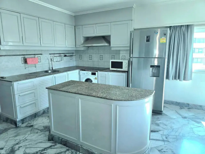 Large Apartment 401 jhr